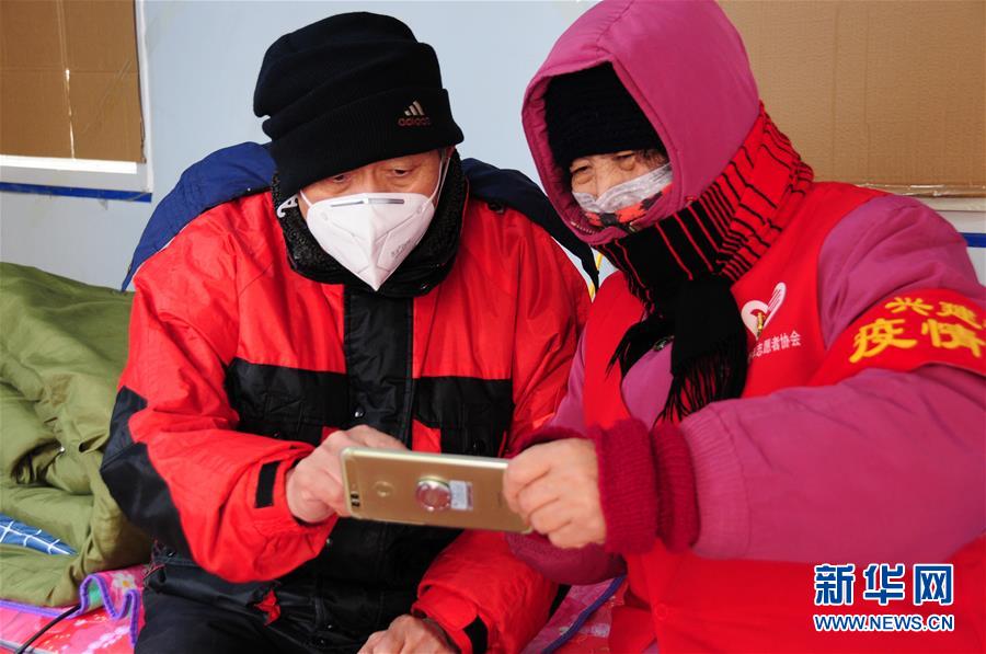 （習近平致敬的戰(zhàn)&ldquo;疫&rdquo;英雄&middot;志愿者篇&middot;圖文互動）（9）他們，微光成炬照征程