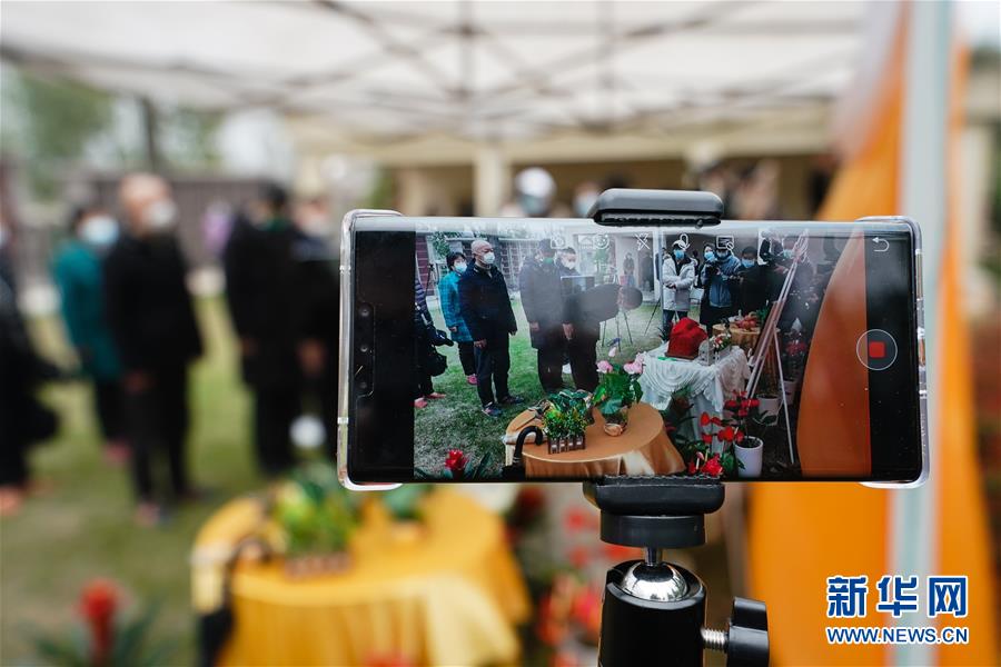 （在習近平新時代中國特色社會主義思想指引下&mdash;&mdash;新時代新作為新篇章&middot;習近平總書記關(guān)切事&middot;圖文互動）（10）讓城市更聰明　讓經(jīng)濟更智慧&mdash;&mdash;各地加快形成數(shù)字新動能促經(jīng)濟社會行穩(wěn)致遠