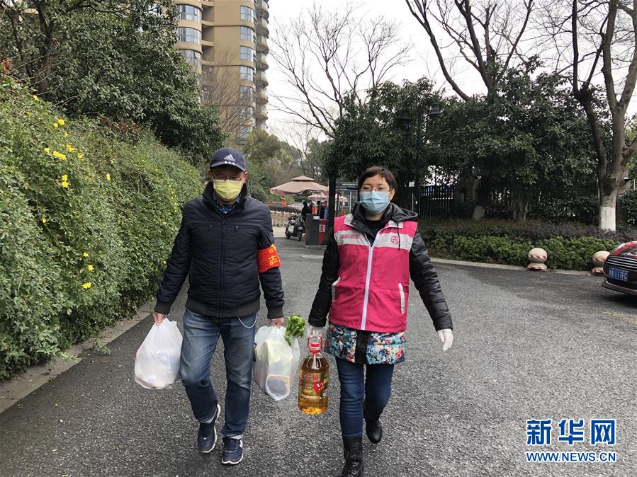 (在習(xí)近平新時(shí)代中國特色社會(huì)主義思想指引下——新時(shí)代新作為新篇章·習(xí)近平總書記關(guān)切事·圖文互動(dòng))(2)扎緊籬笆打好樁——各地筑牢社區(qū)防控安全屏障