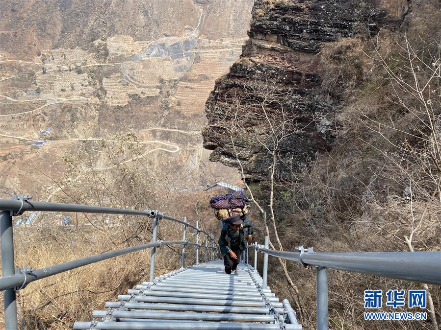 (在習(xí)近平新時(shí)代中國(guó)特色社會(huì)主義思想指引下——新時(shí)代新作為新篇章·習(xí)近平總書(shū)記關(guān)切事·圖文互動(dòng))(3)啃下最后的硬骨頭——脫貧攻堅(jiān)掛牌督戰(zhàn)進(jìn)行時(shí)