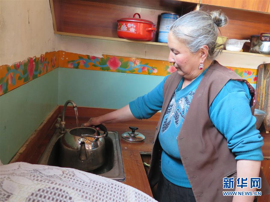 (新華全媒頭條·圖文互動)(11)春天里的5個“戰(zhàn)貧”瞬間——習近平總書記關于脫貧攻堅決策部署指引攻克最后的深貧堡壘