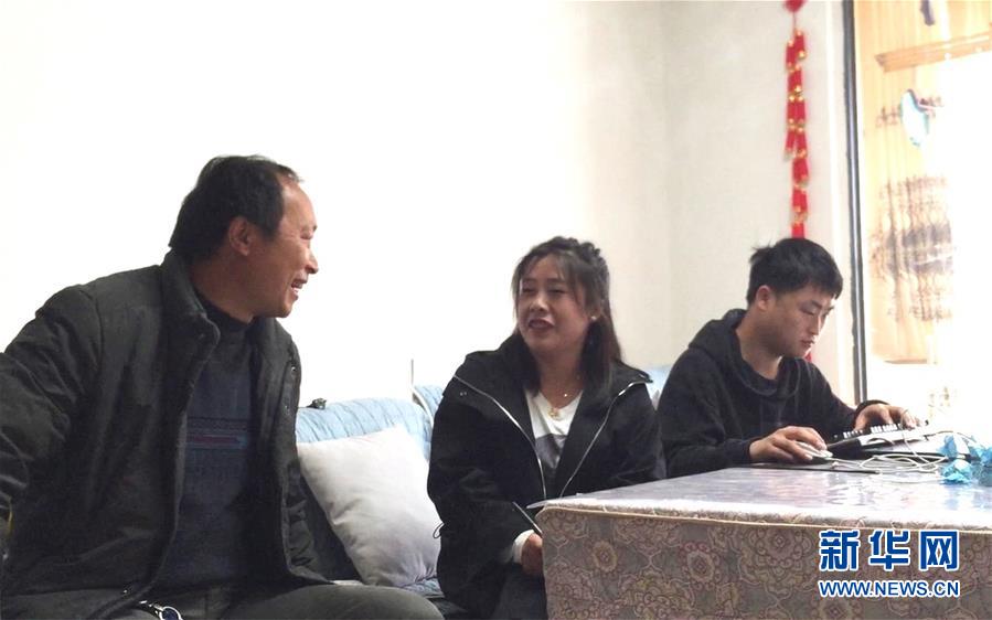 (在習(xí)近平新時代中國特色社會主義思想指引下——新時代新作為新篇章·習(xí)近平總書記關(guān)切事·圖文互動)(1)“挪窮窩”“奔富路”——易地搬遷讓貧困人口開啟安居樂業(yè)新生活