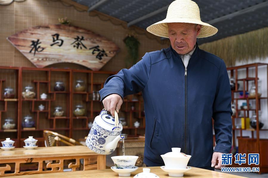 （新華全媒頭條&middot;圖文互動(dòng)）（5）初夏，循著總書記的腳步探訪產(chǎn)業(yè)扶貧新事