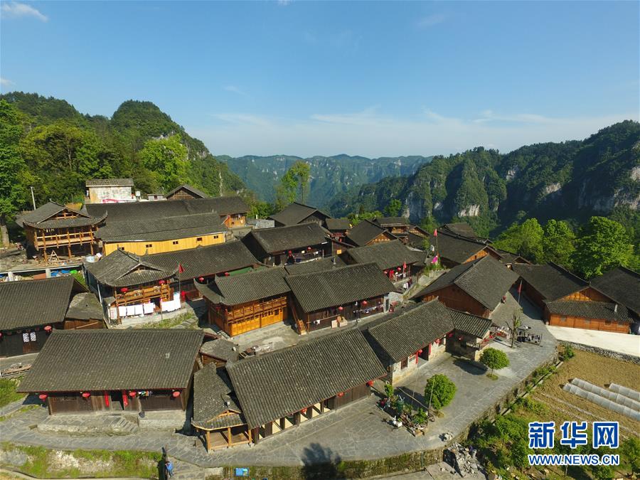 （新華全媒頭條&middot;圖文互動(dòng)）（6）初夏，循著總書記的腳步探訪產(chǎn)業(yè)扶貧新事