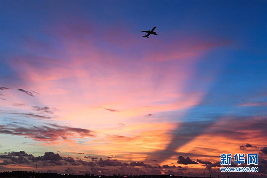 （在習(xí)近平新時(shí)代中國(guó)特色社會(huì)主義思想指引下&mdash;&mdash;新時(shí)代新作為新篇章&middot;習(xí)近平總書(shū)記關(guān)切事&middot;圖文互動(dòng)）（6）感受開(kāi)放新魅力&mdash;&mdash;海南自由貿(mào)易港建設(shè)開(kāi)局觀察