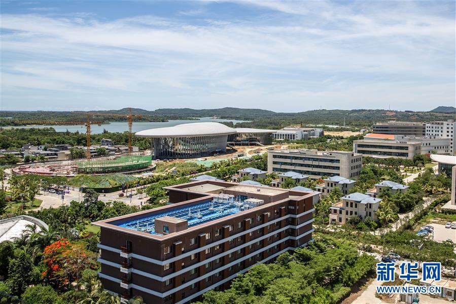 （在習(xí)近平新時(shí)代中國(guó)特色社會(huì)主義思想指引下&mdash;&mdash;新時(shí)代新作為新篇章&middot;習(xí)近平總書(shū)記關(guān)切事&middot;圖文互動(dòng)）（13）感受開(kāi)放新魅力&mdash;&mdash;海南自由貿(mào)易港建設(shè)開(kāi)局觀察