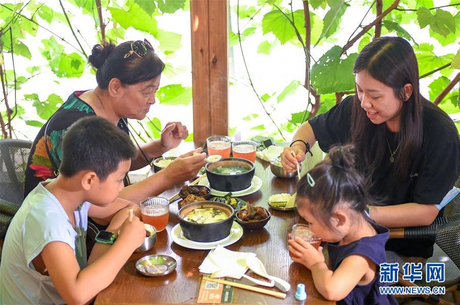 （在習(xí)近平新時代中國特色社會主義思想指引下&mdash;&mdash;新時代新作為新篇章&middot;習(xí)近平總書記關(guān)切事&middot;圖文互動）（6）珍惜盤中餐，狠剎浪費風(fēng)&mdash;&mdash;各地積極行動堅決制止餐飲浪費