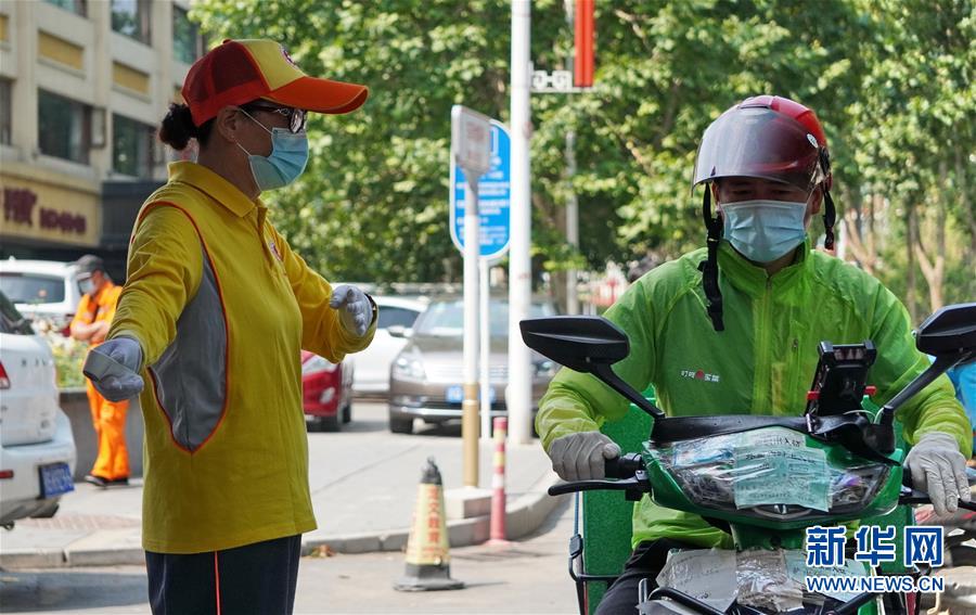 （總書記推動(dòng)的改革身邊事&middot;文化改革篇）（4）特寫：&ldquo;生活便利了，環(huán)境變美了，人也舒心了&rdquo; &mdash;&mdash;感受基層文明實(shí)踐站里的惠民服務(wù)