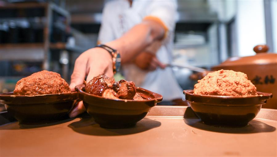 （在習近平新時代中國特色社會主義思想指引下&mdash;&mdash;新時代新作為新篇章&middot;習近平總書記關切事&middot;圖文互動）（2）讓&ldquo;舌尖上的節(jié)約&rdquo;成為習慣&mdash;&mdash;全社會營造浪費可恥、節(jié)約為榮的氛圍掃描