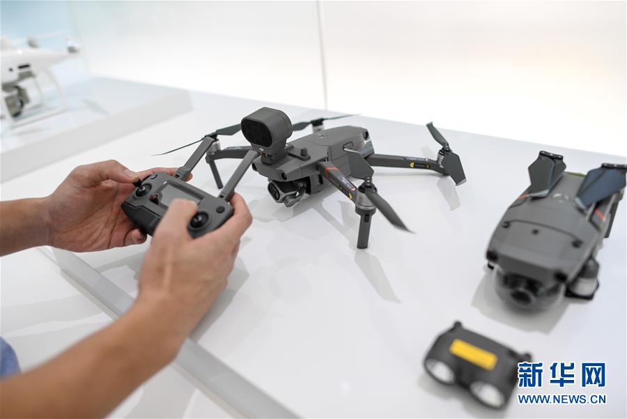 (在習(xí)近平新時(shí)代中國(guó)特色社會(huì)主義思想指引下——新時(shí)代新作為新篇章·習(xí)近平總書(shū)記關(guān)切事·圖文互動(dòng))(7)我家大門(mén)常打開(kāi)——經(jīng)濟(jì)特區(qū)全方位對(duì)外開(kāi)放故事