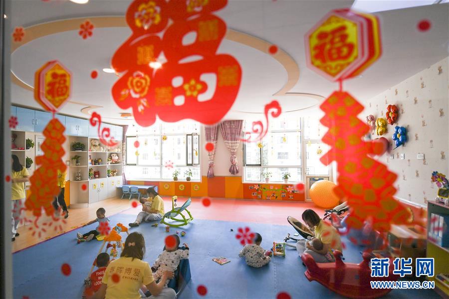（習(xí)近平的小康故事&middot;新華視界&middot;圖文互動(dòng)）（5）&ldquo;讓每個(gè)人都有人生出彩的機(jī)會(huì)&rdquo;&mdash;&mdash;習(xí)近平和人民教育的故事