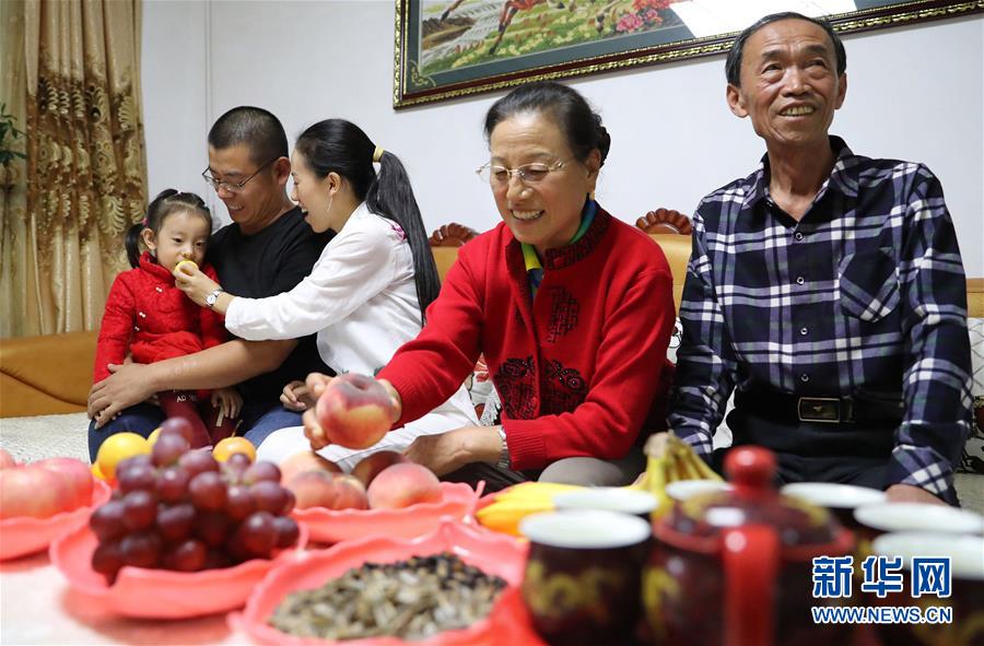 (習(xí)近平的小康故事·新華網(wǎng)·圖文互動(dòng))(6) “讓全體人民住有所居”——習(xí)近平和百姓安居的故事