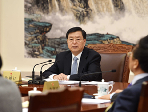 張德江主持人大常委會(huì)委員長(zhǎng)會(huì)議