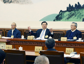 張德江參加全國人大常委會會議