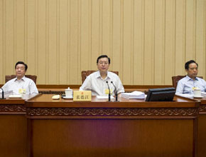 張德江主持人大常委會會議