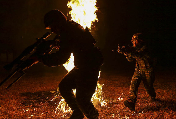 強(qiáng)軍DNA|福利貼，快來瞧狙擊手的瞄準(zhǔn)鏡里是啥樣