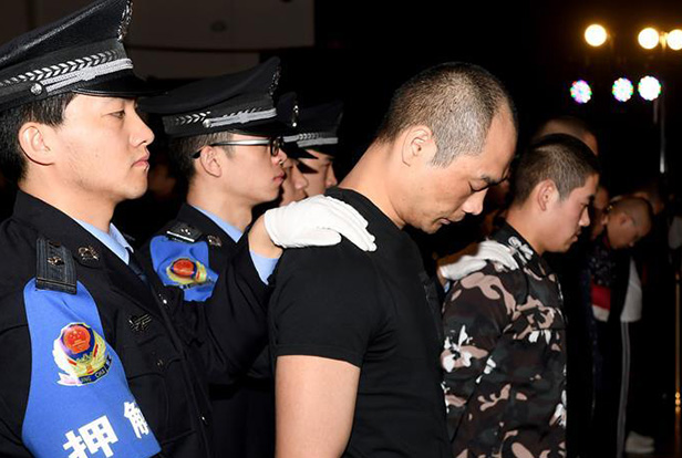 陜西省西安市新城區(qū)人民法院依法對(duì)韓某某等8人非法高利放貸、暴力討債涉黑一案公開(kāi)宣判