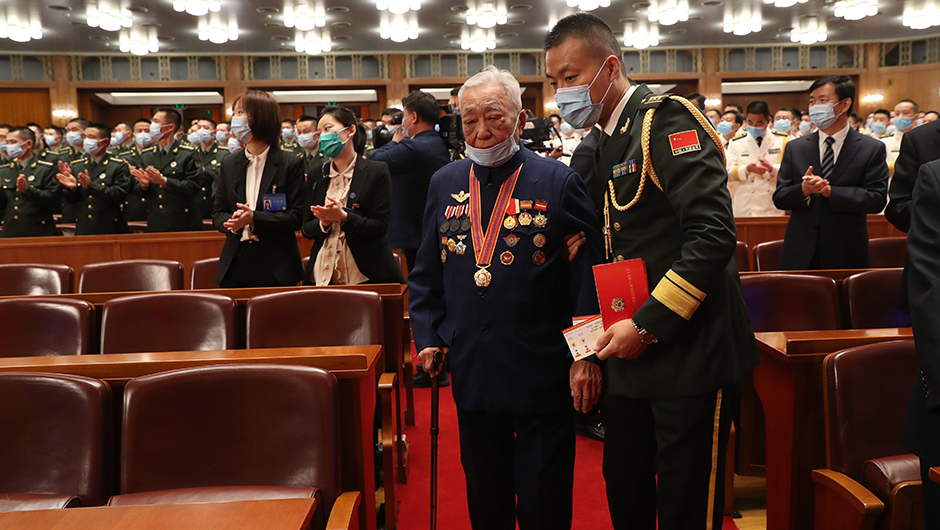 志愿軍老戰(zhàn)士、老同志入場