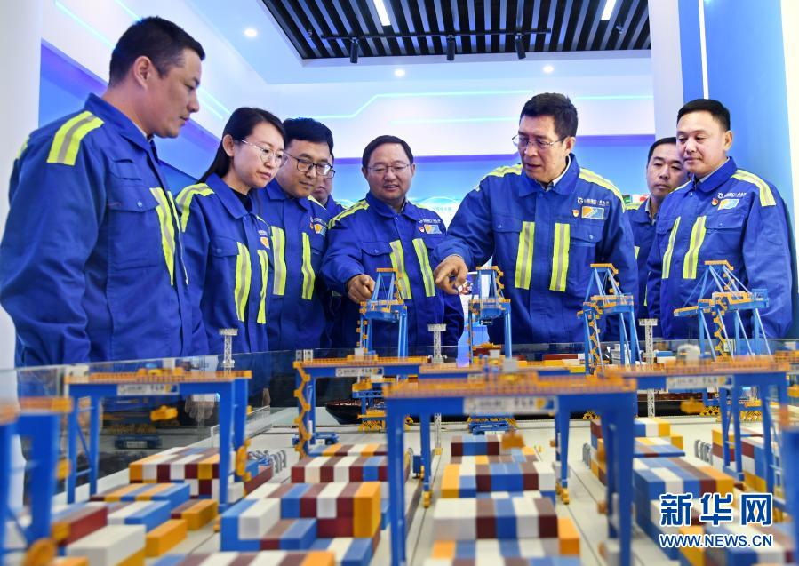 中國智慧港口的&ldquo;拓荒人&rdquo;&mdash;&mdash;記山東港口青島港連鋼創(chuàng)新團隊