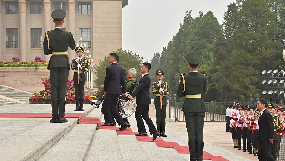 &ldquo;七一勛章&rdquo;獲得者抵達(dá)人民大會堂