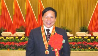 楊斌圣獲省勞動(dòng)模范稱號