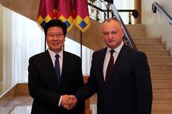 摩爾多瓦總統(tǒng)多東、總理菲利普會見張春賢