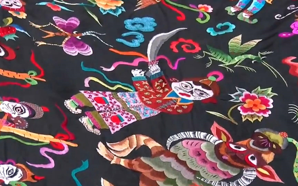 苗繡繡品慢慢得到市場認可，回鄉(xiāng)的繡娘逐漸多了起來