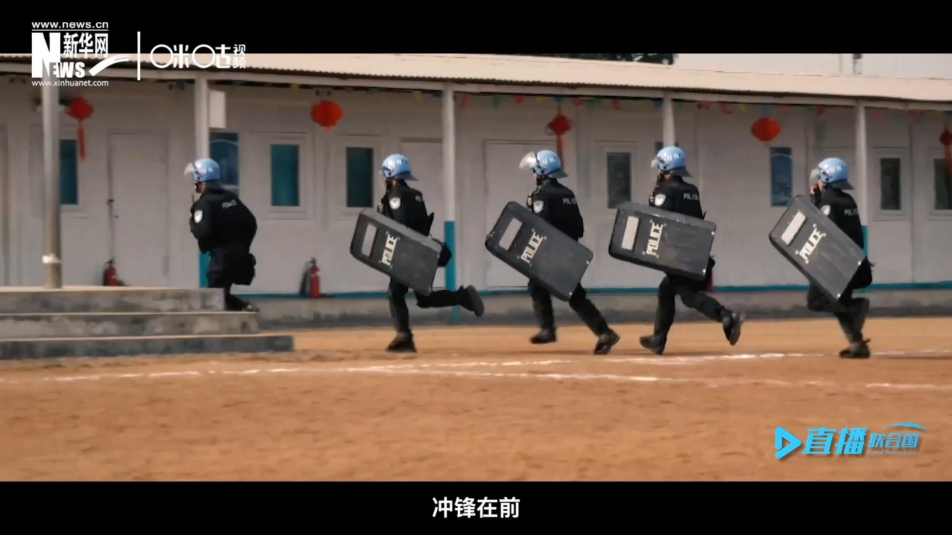 有這樣一支隊伍，他們不畏艱險，沖鋒在前，頭戴藍(lán)盔，為和平而戰(zhàn)，他們的名字叫做聯(lián)合國維和部隊。