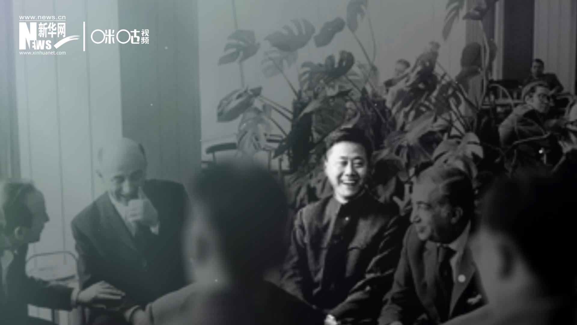 照片里的這個人是高梁，原新華社國際部記者。原本作為代表團隨行記者的他接到通知，由他帶領一支先遣小組先行去紐約。