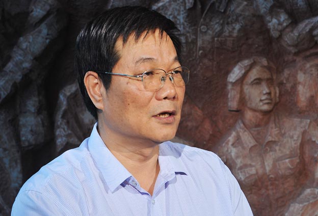 我們把黨的政治優(yōu)勢和現(xiàn)代企業(yè)制度優(yōu)勢結合起來，建立完善決策、執(zhí)行、監(jiān)督三個體系。