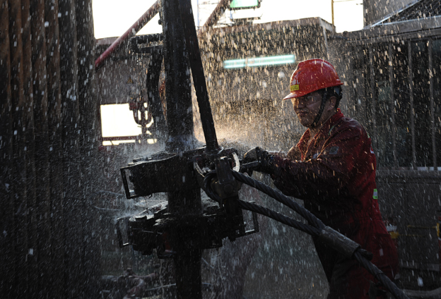 海上作業(yè)更多時(shí)刻是艱苦和孤獨(dú)。