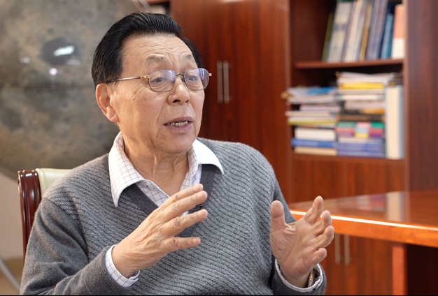 與月球背面建立聯(lián)系，而且測控和通信鏈路要暢通