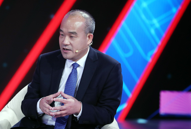 年輕人要有遠(yuǎn)大理想，要了解到科技的核心要素所在，專心，靜下心來打好基礎(chǔ)。