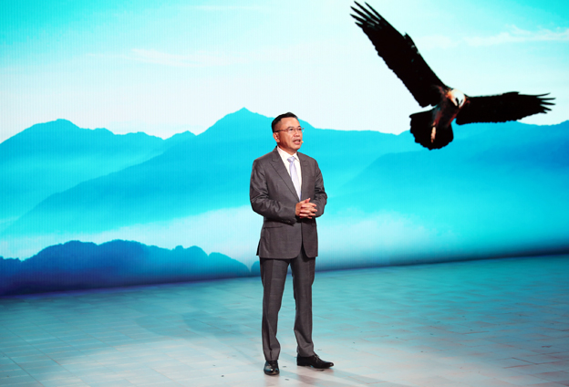 一定要在技術(shù)創(chuàng)新能力上力求突破，我們才會在全球的產(chǎn)業(yè)鏈中占據(jù)更高的地位