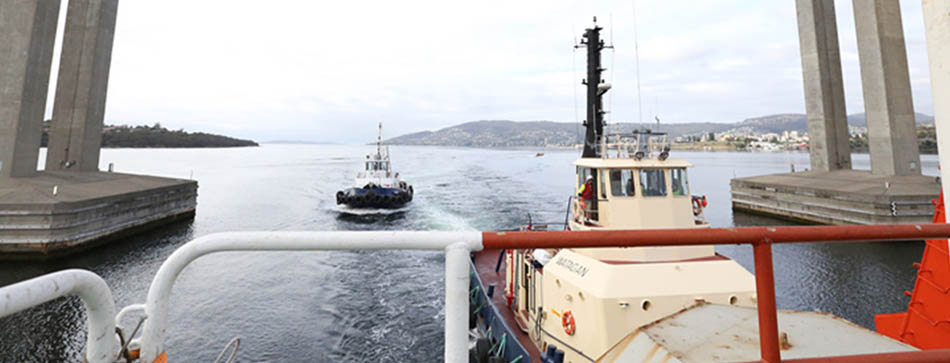 &ldquo;雪龍&rdquo;號(hào)?？堪拇罄麃喕舭吞馗垩a(bǔ)給(高清)