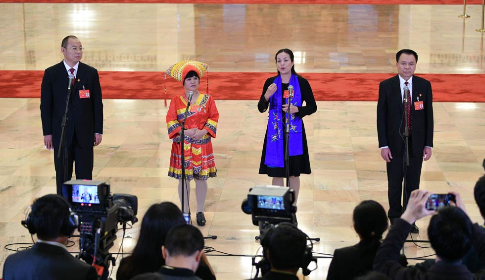 蔡松濤、杜麗群、楊小玲、賈立群接受采訪