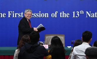 記者會(huì)后，劉永富準(zhǔn)備離開