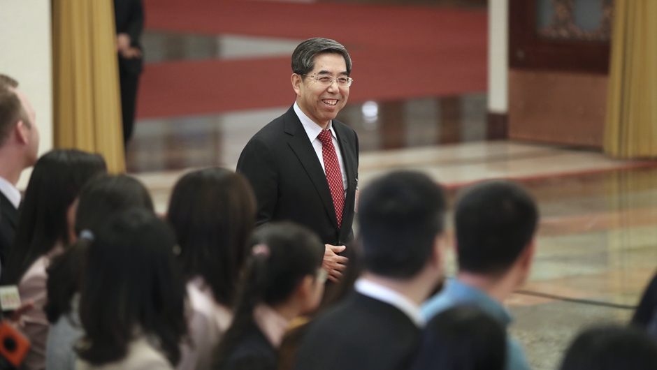 馬建堂步入&ldquo;部長通道&rdquo;，準(zhǔn)備接受采訪