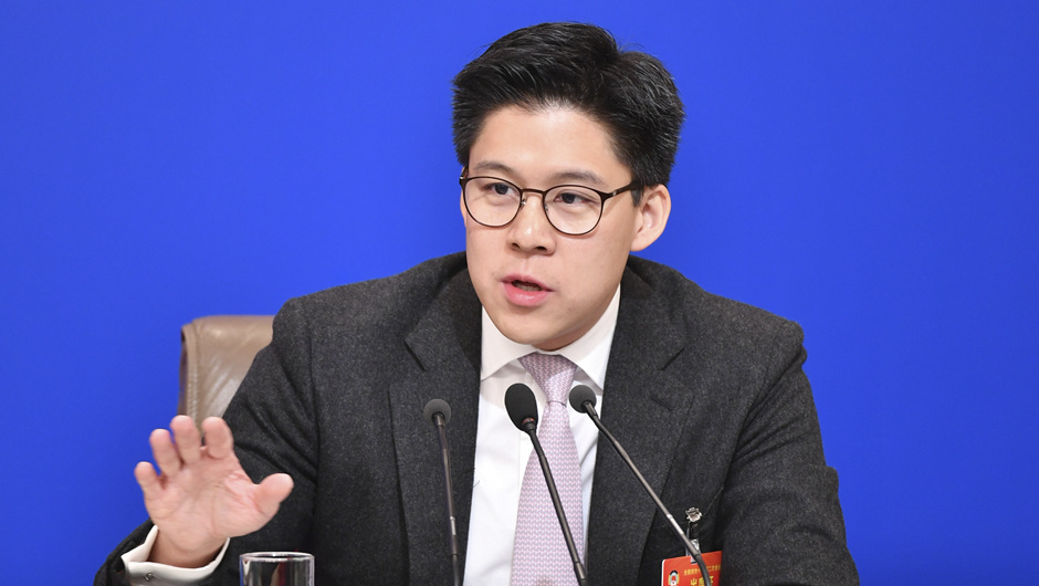 全國(guó)政協(xié)委員、中國(guó)香港體育協(xié)會(huì)暨奧林匹克委員會(huì)副會(huì)長(zhǎng)、霍英東集團(tuán)副總裁 霍啟剛