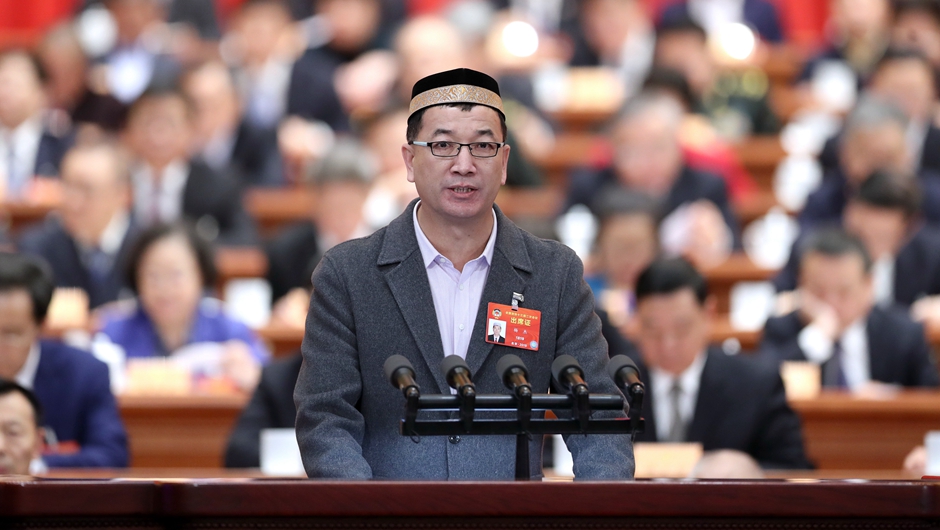 新疆維吾爾自治區(qū)呼圖壁縣政協(xié)副主席、伊斯蘭教協(xié)會會長，呼圖壁縣城鎮(zhèn)陜西寺阿訇 楊杰