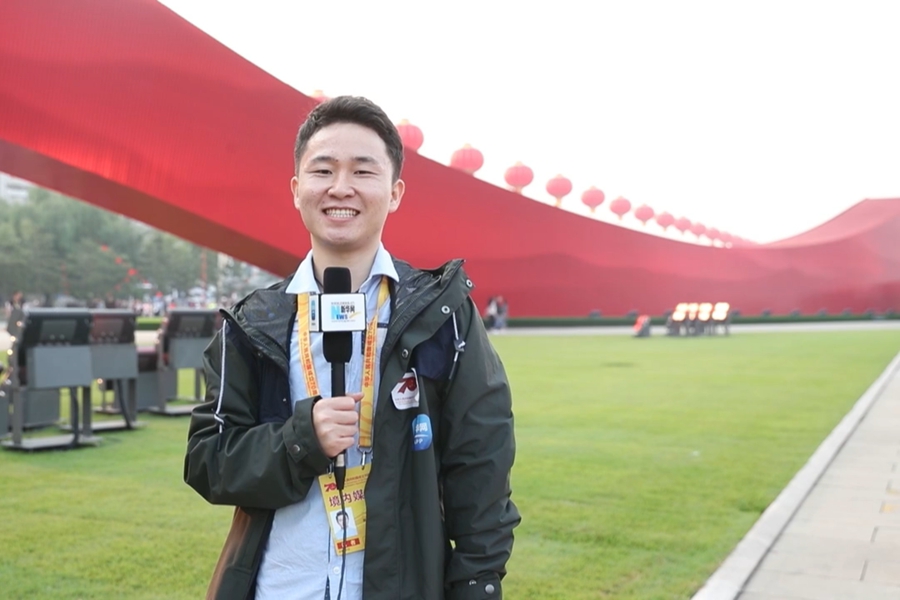 新華網(wǎng)在現(xiàn)場：近距離感受&ldquo;紅飄帶&rdquo;