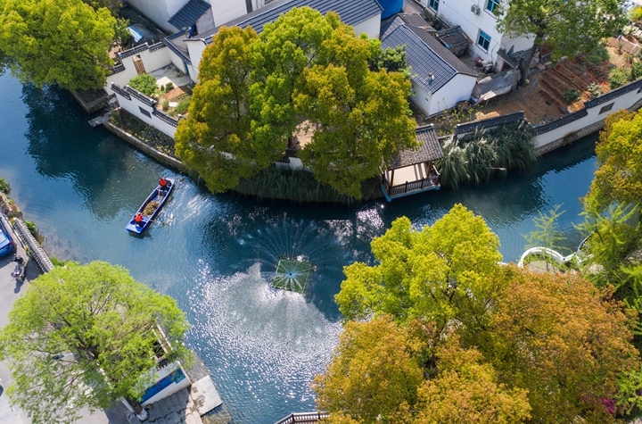 新華社評(píng)論員:堅(jiān)持"五個(gè)根本"，頂風(fēng)破浪前行