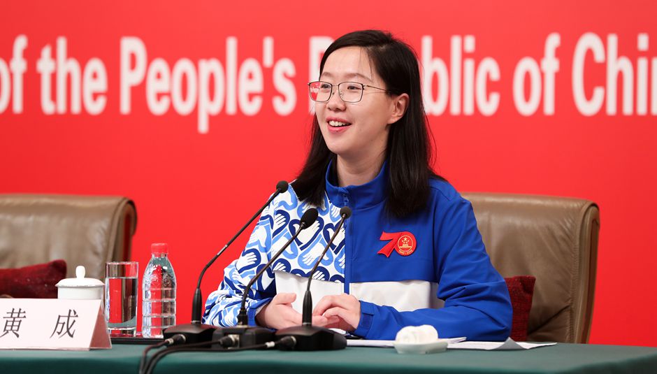 志愿者代表、清華大學(xué)經(jīng)濟管理學(xué)院四年級博士生黃成介紹相關(guān)情況