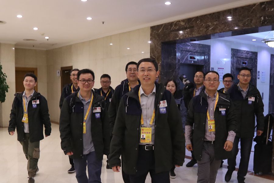 新華網(wǎng)國慶前方報道團(tuán)隊，出發(fā)啦！