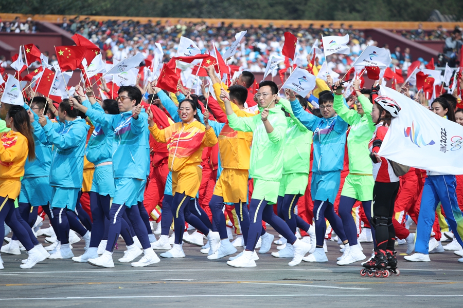 群眾大游行，歡樂的海洋！