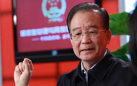 溫家寶總理接受中國政府網(wǎng)、新華網(wǎng)聯(lián)合專訪并與網(wǎng)友在線交流