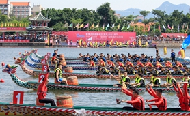 2018海峽兩岸龍舟賽開幕，53支隊伍競渡   組圖