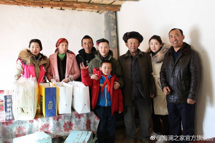 奧運冠軍體操名將楊威把溫暖帶到北疆小朋友們的家中，把體育精神與奮斗的信念，傳遞到所有北疆孩子們的心中。