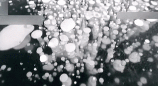 夢幻！日本北海道阿寒湖現(xiàn)&ldquo;冰泡&rdquo;&ldquo;霜花&rdquo;奇景