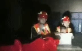 整理箱變小船 小朋友，消防員叔叔來了！